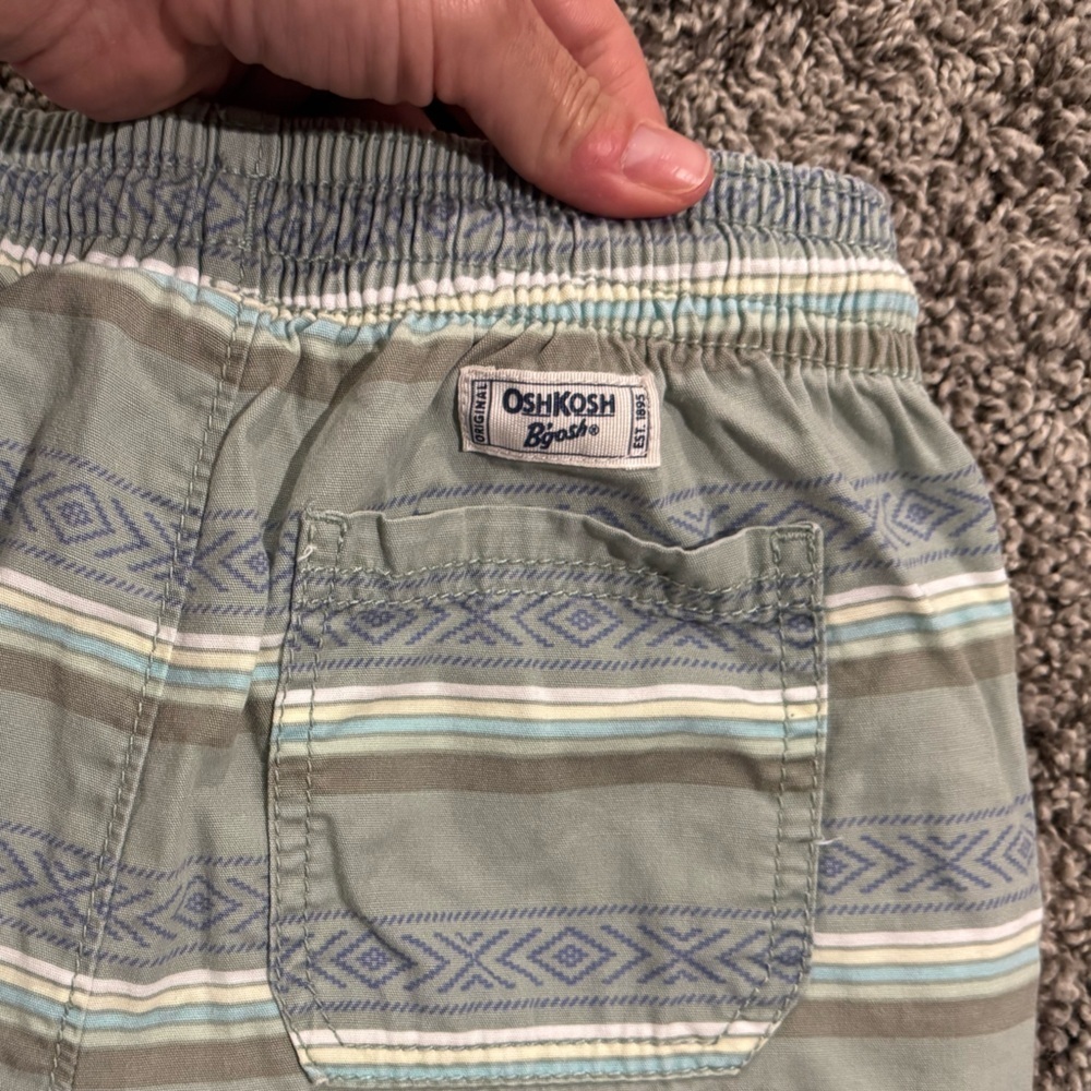 Boys OshKosh B'gosh Green and Blue Patterned Shorts, size 8 - Picture 6 of 9